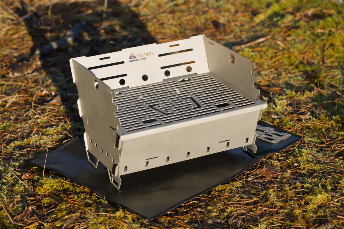 Titan1 with the titanium grill grate seated over the firebox