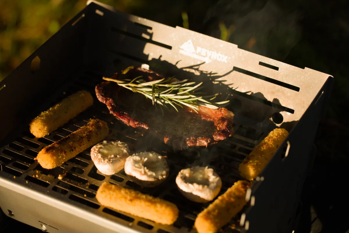 Grill mode: steaks, sausages and mushrooms on the grate